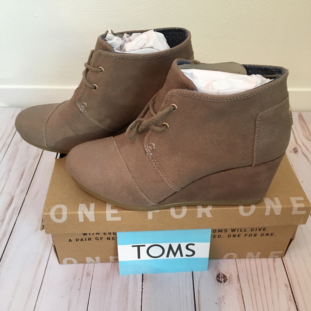 TOMS Desert Wedge in Taupe Oil Suede